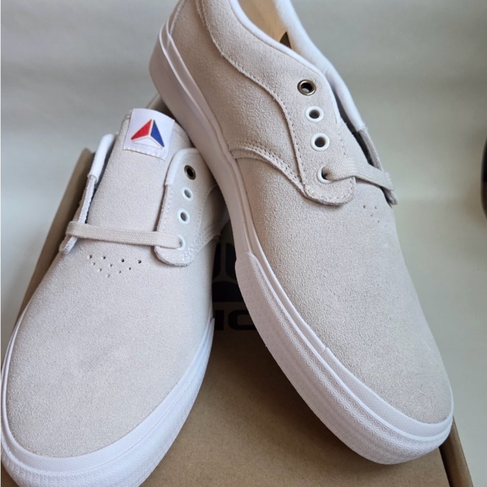 Axion Hampton White Suede Skate Shoes Size 9.5 Men’s – Brand New in Box